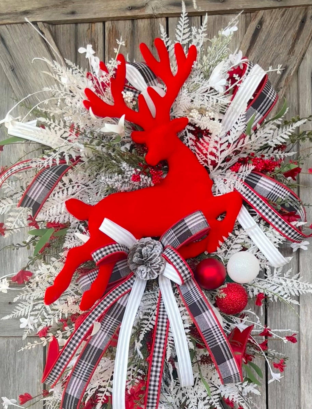 Red White Christmas Wreath, Classic Christmas, Winter Wreath, Deer Wreath