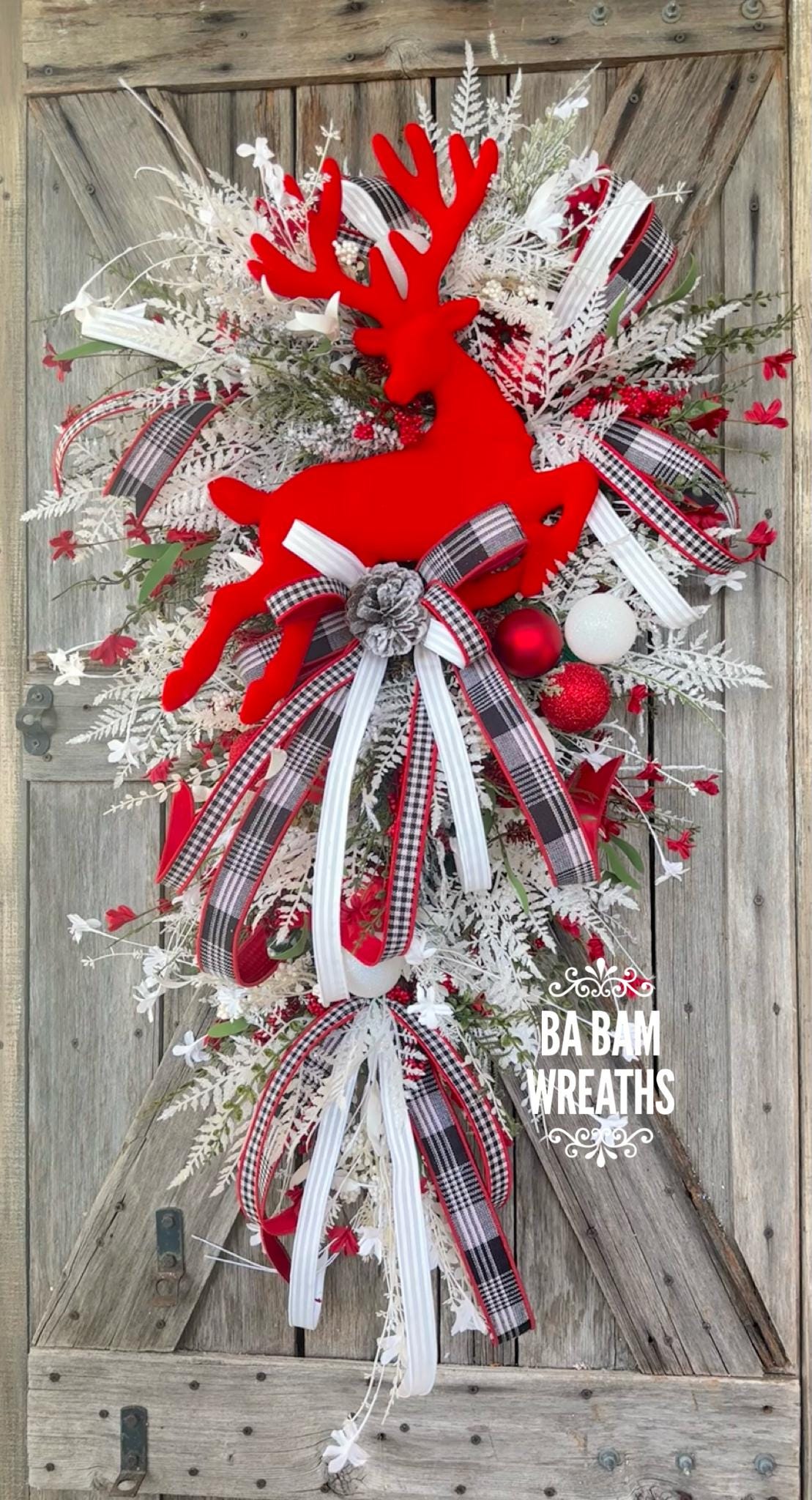 Red White Christmas Wreath, Classic Christmas, Winter Wreath, Deer Wreath