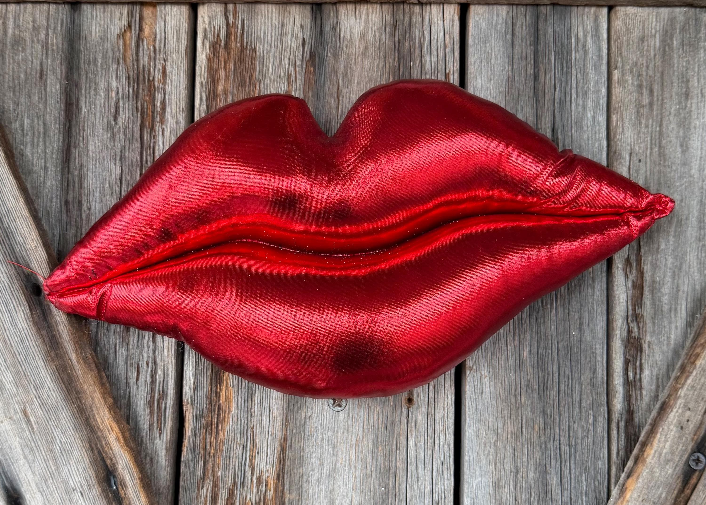 Shiny Red Lips, 12 Inches