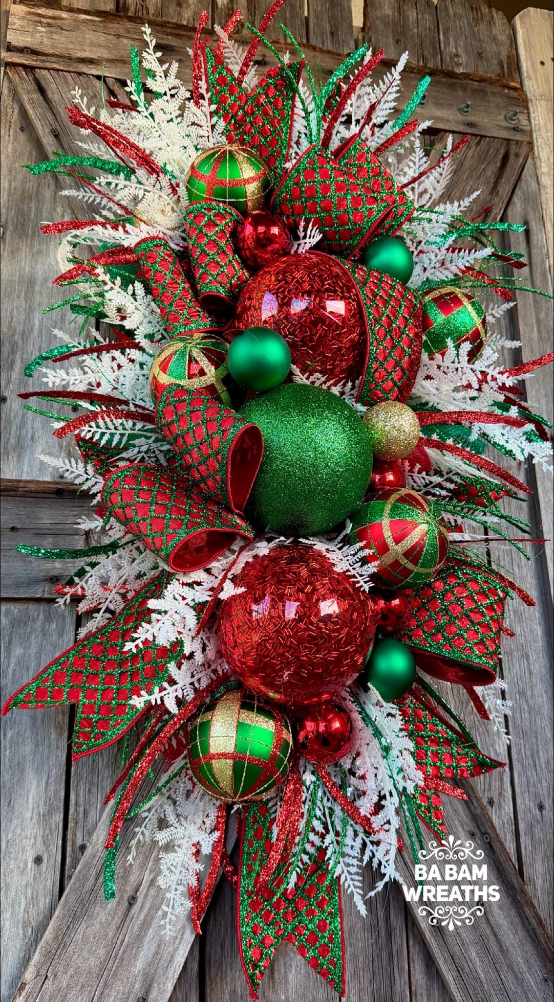 Red Green Christmas Decor, Traditional Christmas, Christmas Swag, Christmas Wreath, Christmas Door Hanging, Holiday Swag