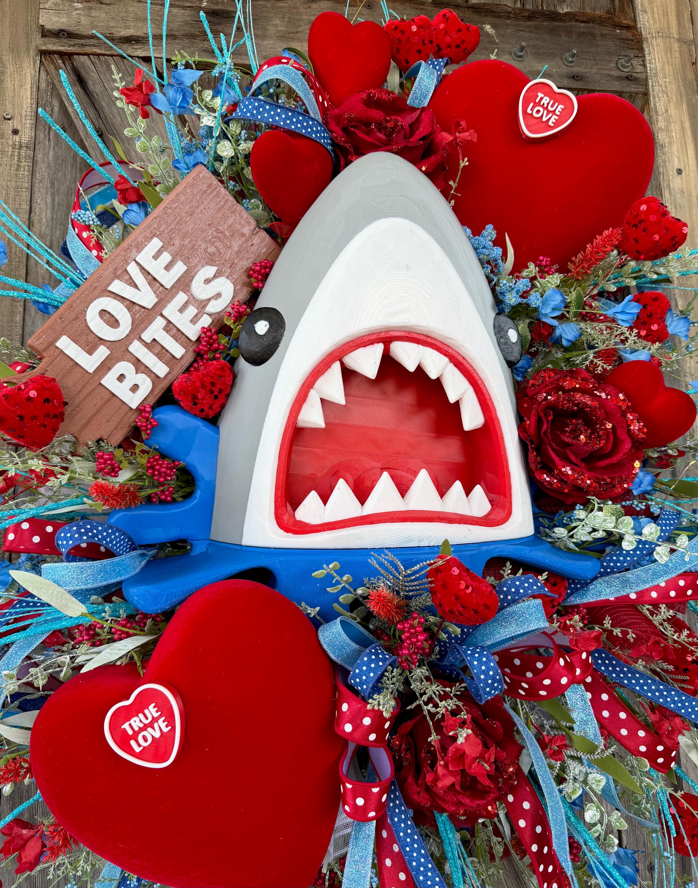 Valentine Wreath, Valentine Shark, Valentine Door, Love Wreath, Love Decor, Heart Decor, Heart Wreath