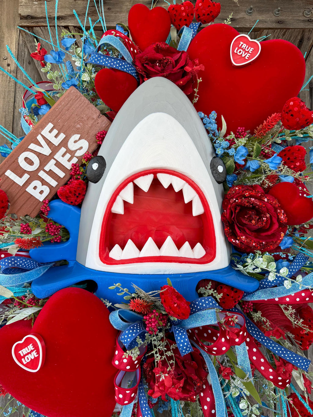 Valentine Wreath, Valentine Shark, Valentine Door, Love Wreath, Love Decor, Heart Decor, Heart Wreath