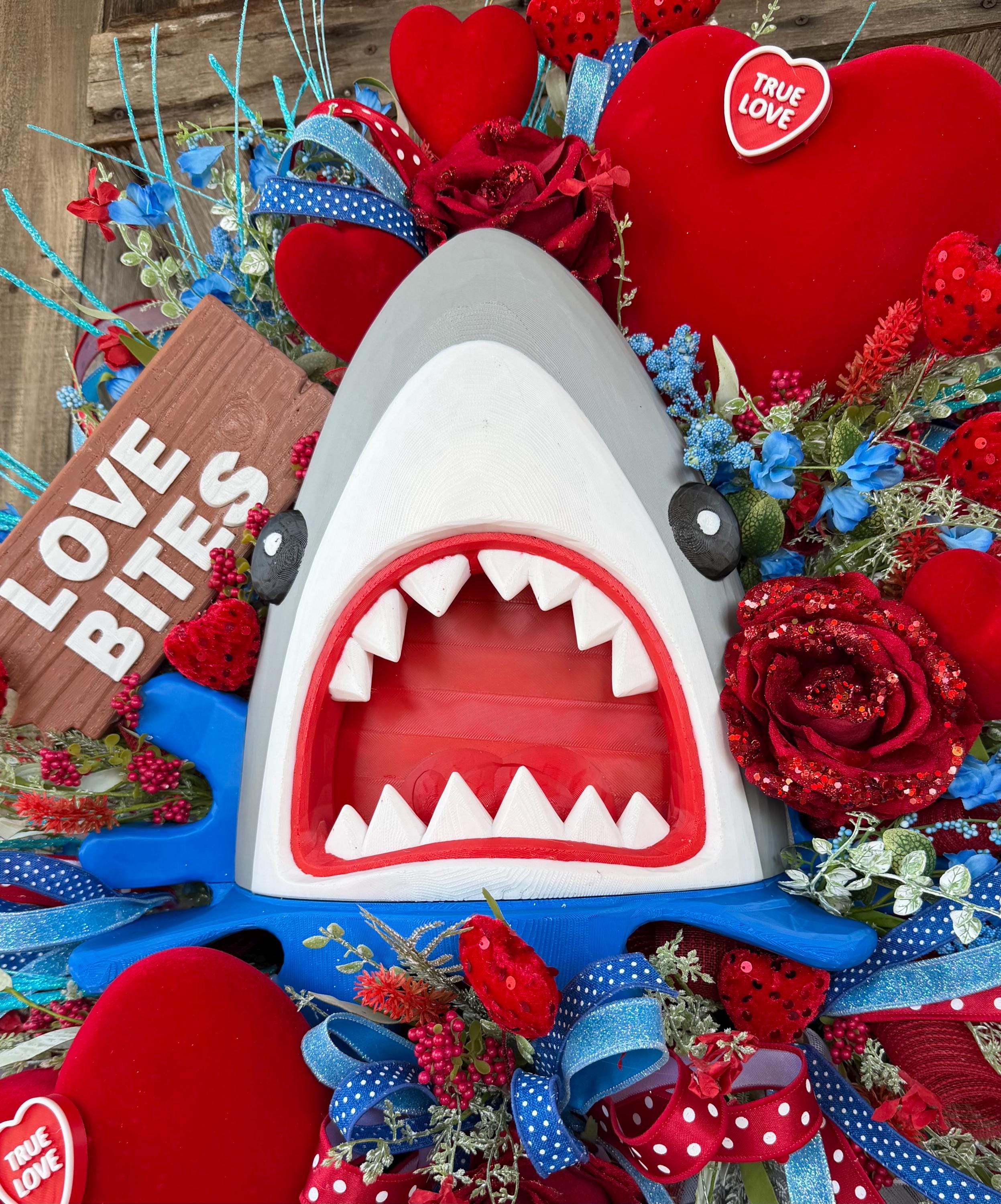 Valentine Wreath, Valentine Shark, Valentine Door, Love Wreath, Love Decor, Heart Decor, Heart Wreath