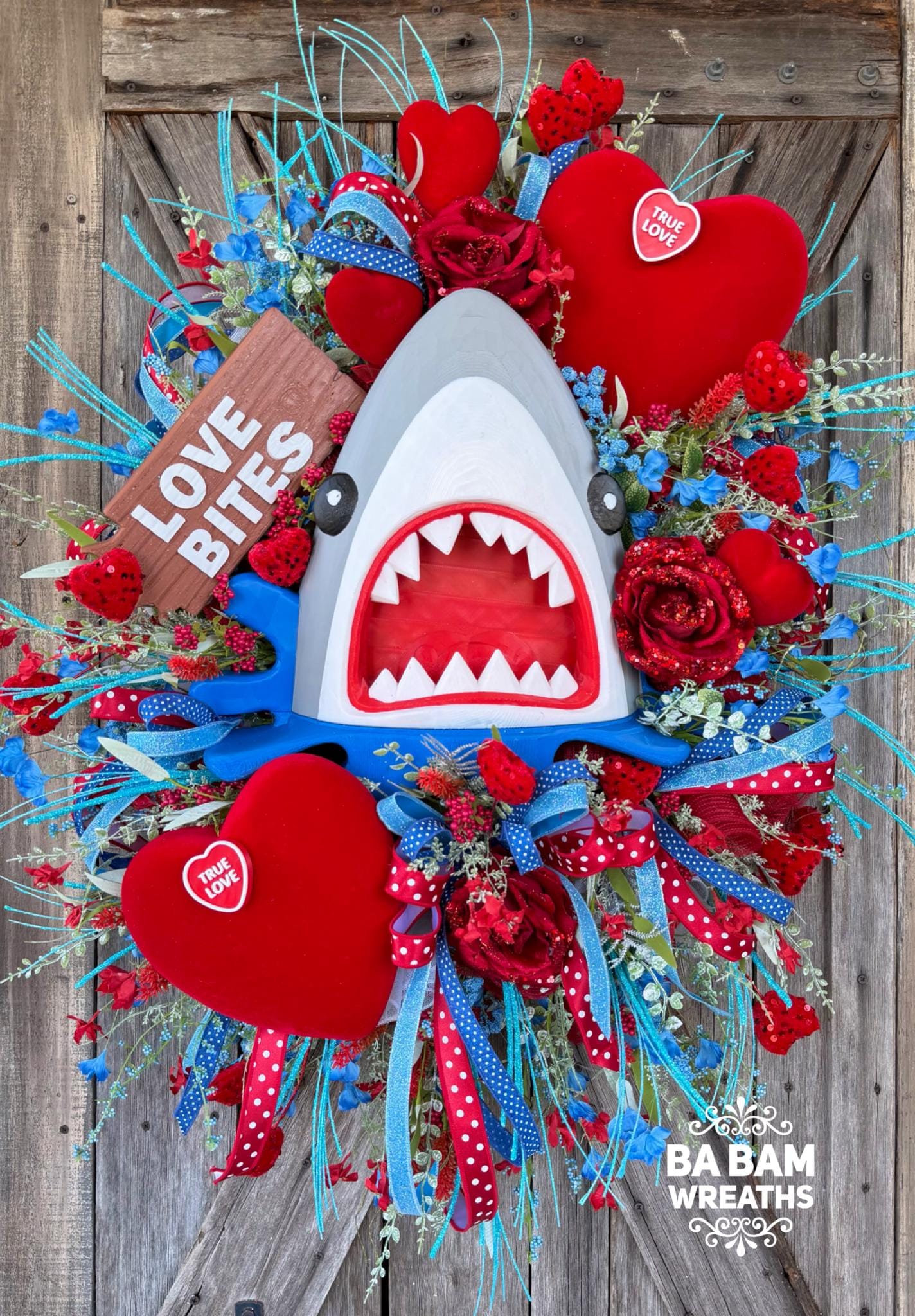 Valentine Wreath, Valentine Shark, Valentine Door, Love Wreath, Love Decor, Heart Decor, Heart Wreath