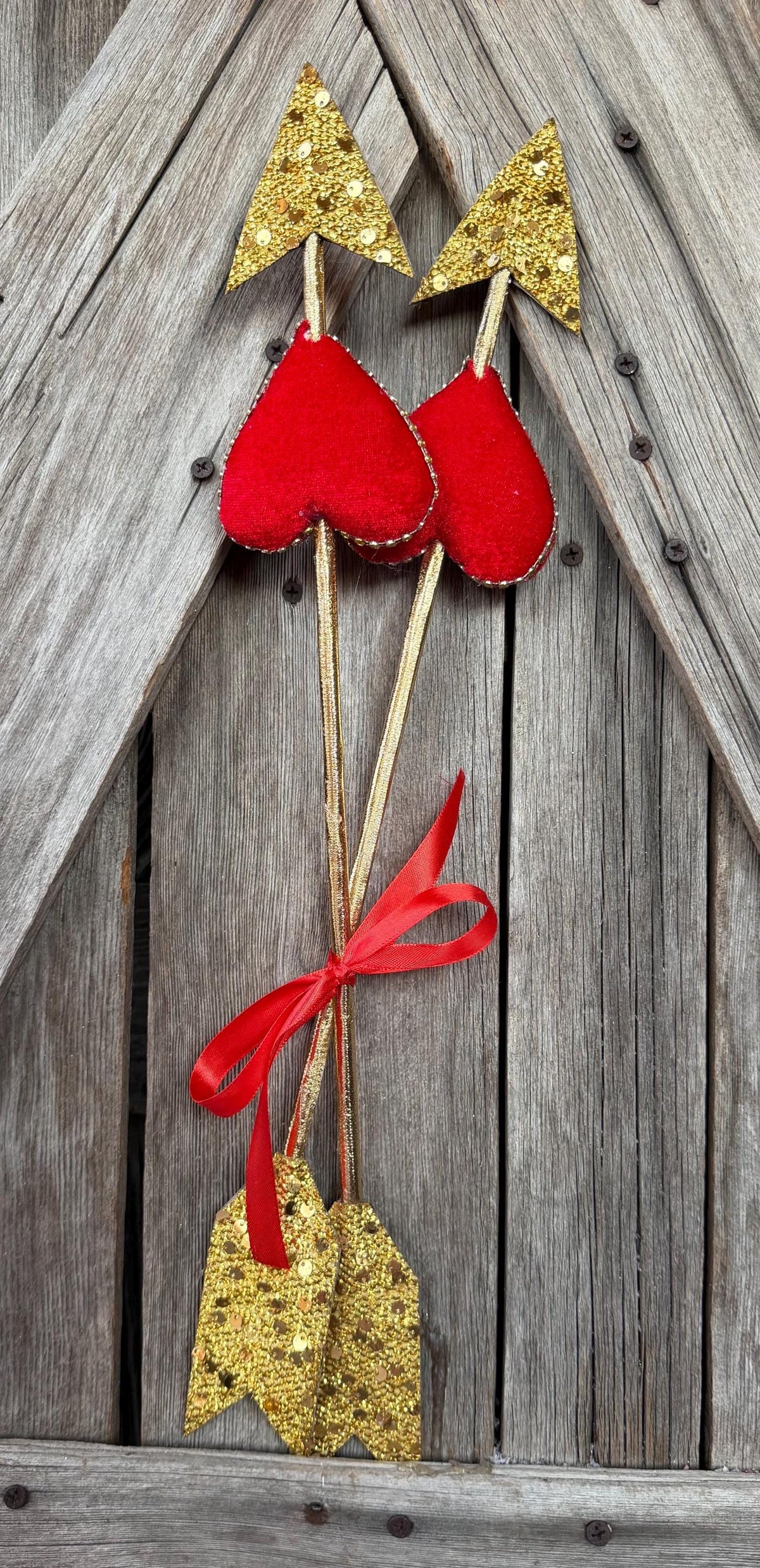 Arrow Heart Pick. 20 Inches
